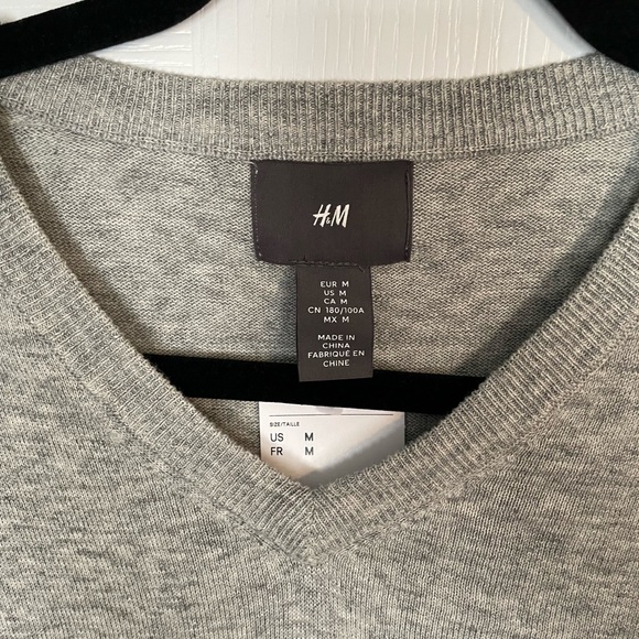V-neck Basic Knit Sweater - Picture 4 of 6